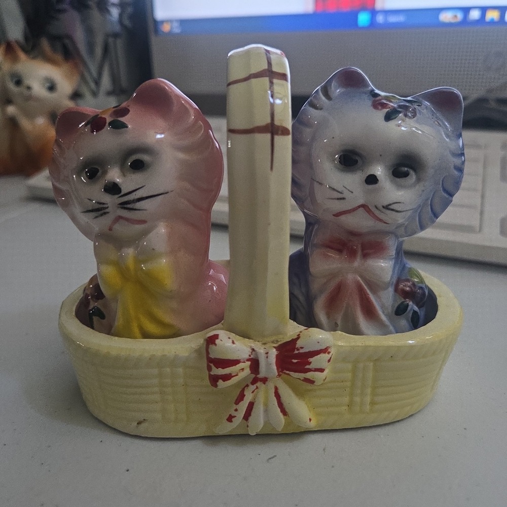 Salt & Pepper Shakers Vintage Mid Century Pink & Blue Cats Bows Basket Japan